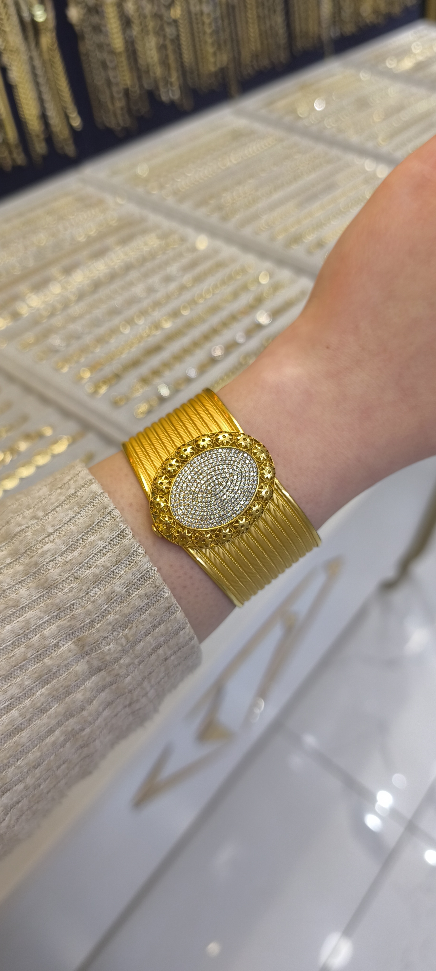 ALTIN KAPLAMA-TAŞLI KELEPÇE